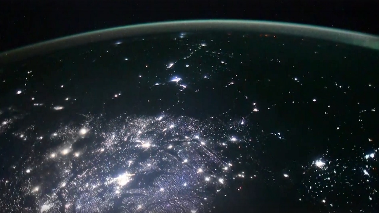 Космонавт из Челябинской области показал, как выглядят фейерверки с орбиты