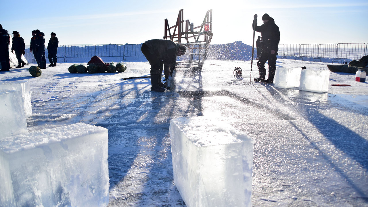 В Челябинске готовятся к ледяным купаниям на Крещение
