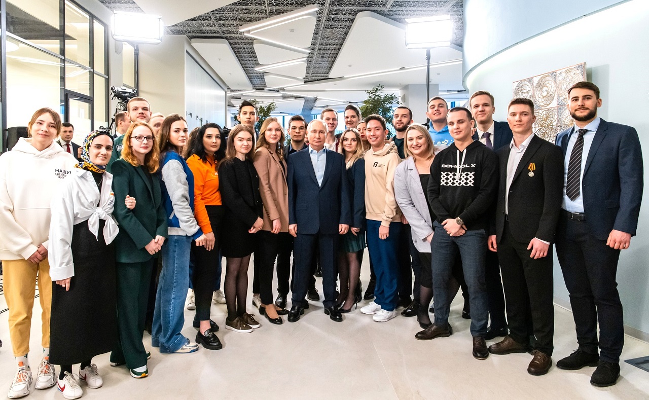 Владимир Путин поблагодарил студента-волонтера из Челябинской области за работу в ДНР