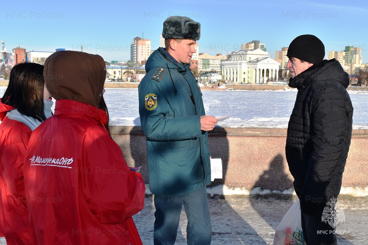 О правилах купания в проруби жителям Челябинска рассказали специалисты