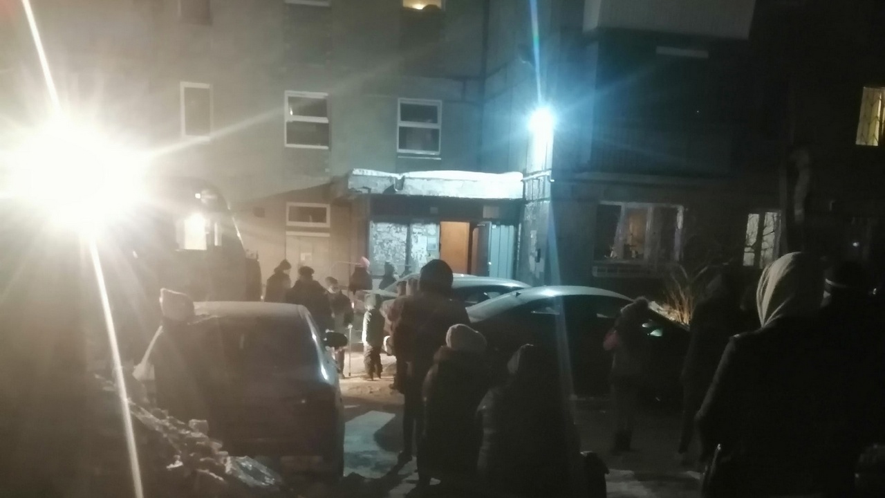 В Магнитогорске 25 человек эвакуировались из многоэтажки из-за пожара