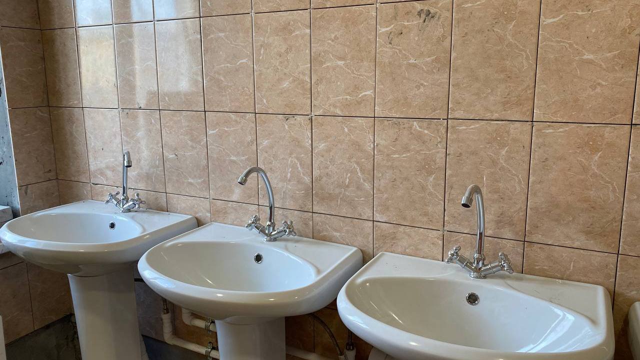В Челябинске провели ремонт в аварийном общежитии, у которого разваливалась стена