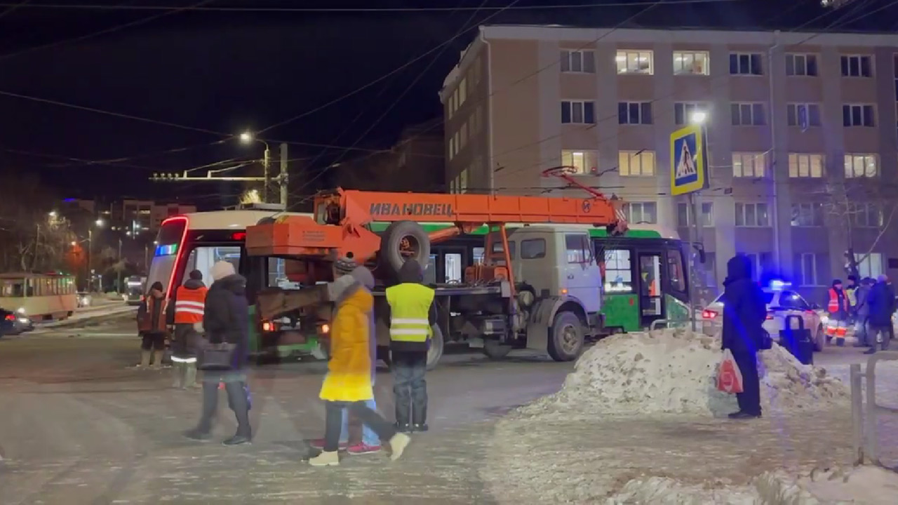 В Челябинске второй за сутки трамвай сошел с рельсов