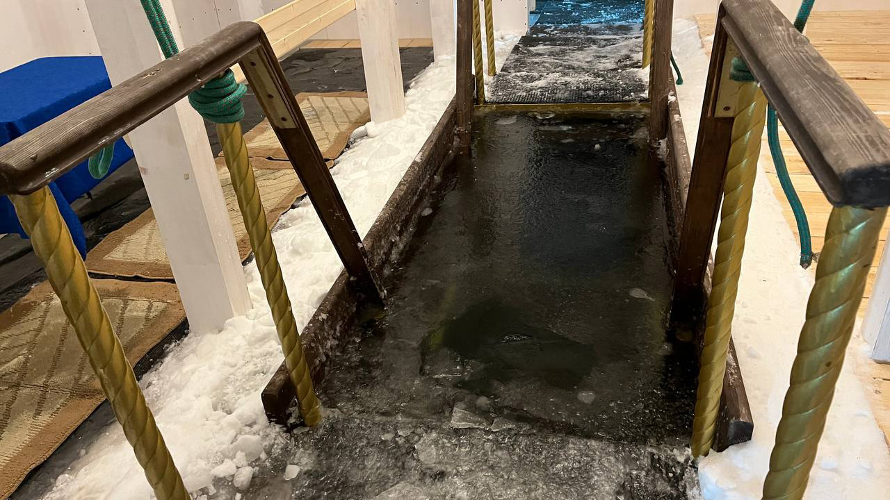 Крещенские купания начались в Челябинской области Крещенские купания начались в Челябинской области
