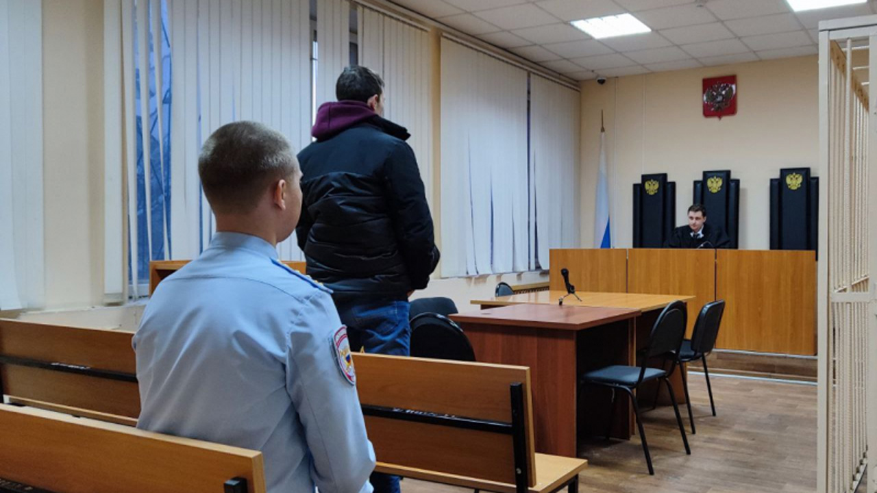 Полиция в Челябинске задержала подозреваемого в порче машин краской 