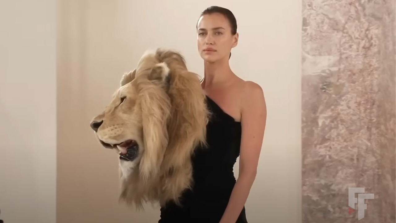 Южноуральская модель Ирина Шейк вышла на подиум в платье с головой льва