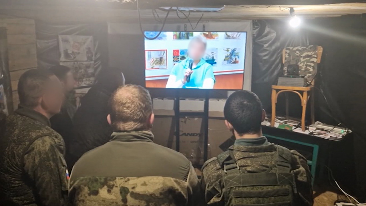 Минобороны РФ опубликовало кадры телемоста с военными из Челябинской области