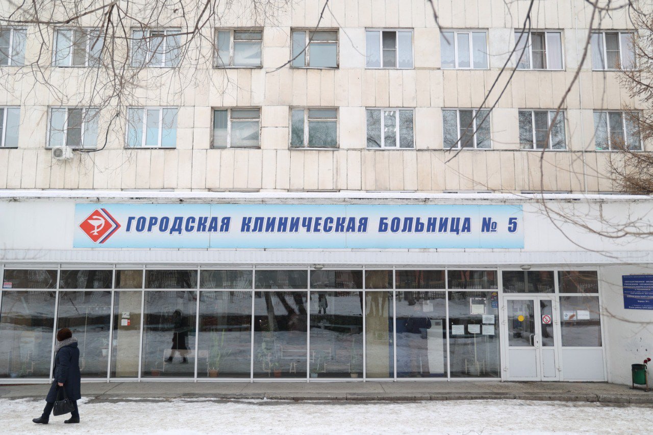 Хирурги в Челябинске удалили у пациентки опухоль размером с арбуз