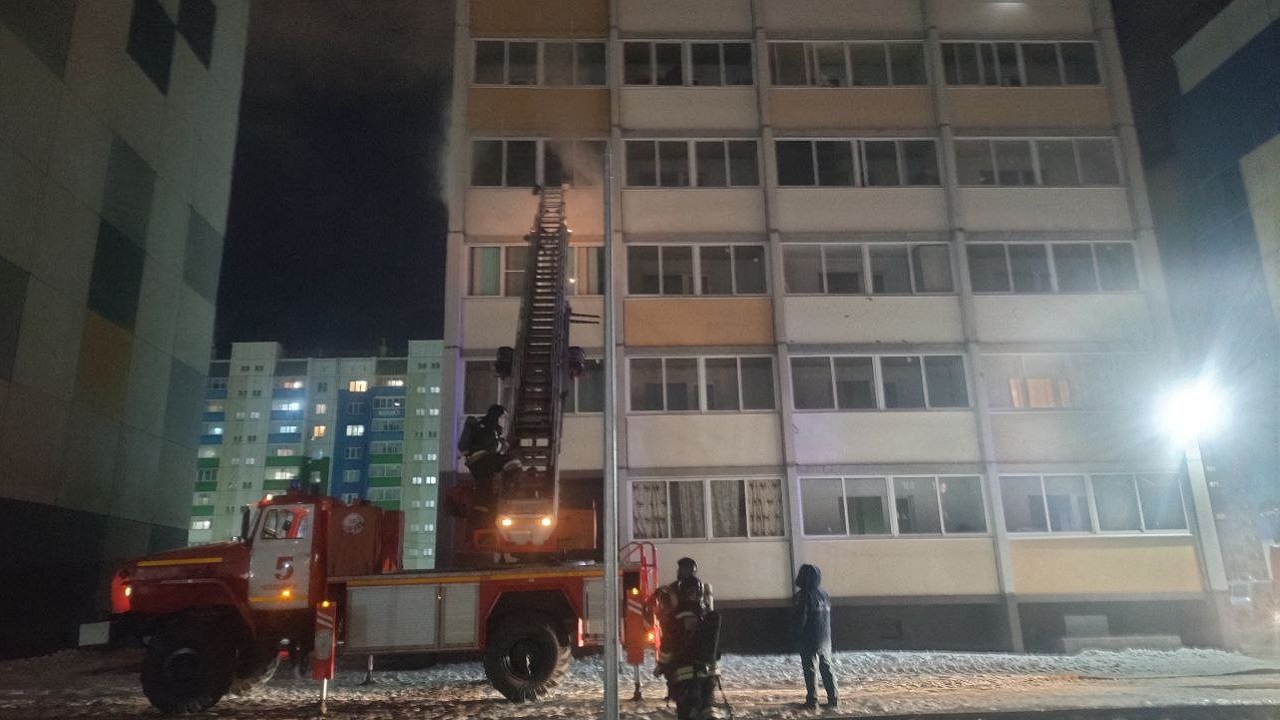 Мужчина погиб во время пожара в многоэтажке в Челябинске