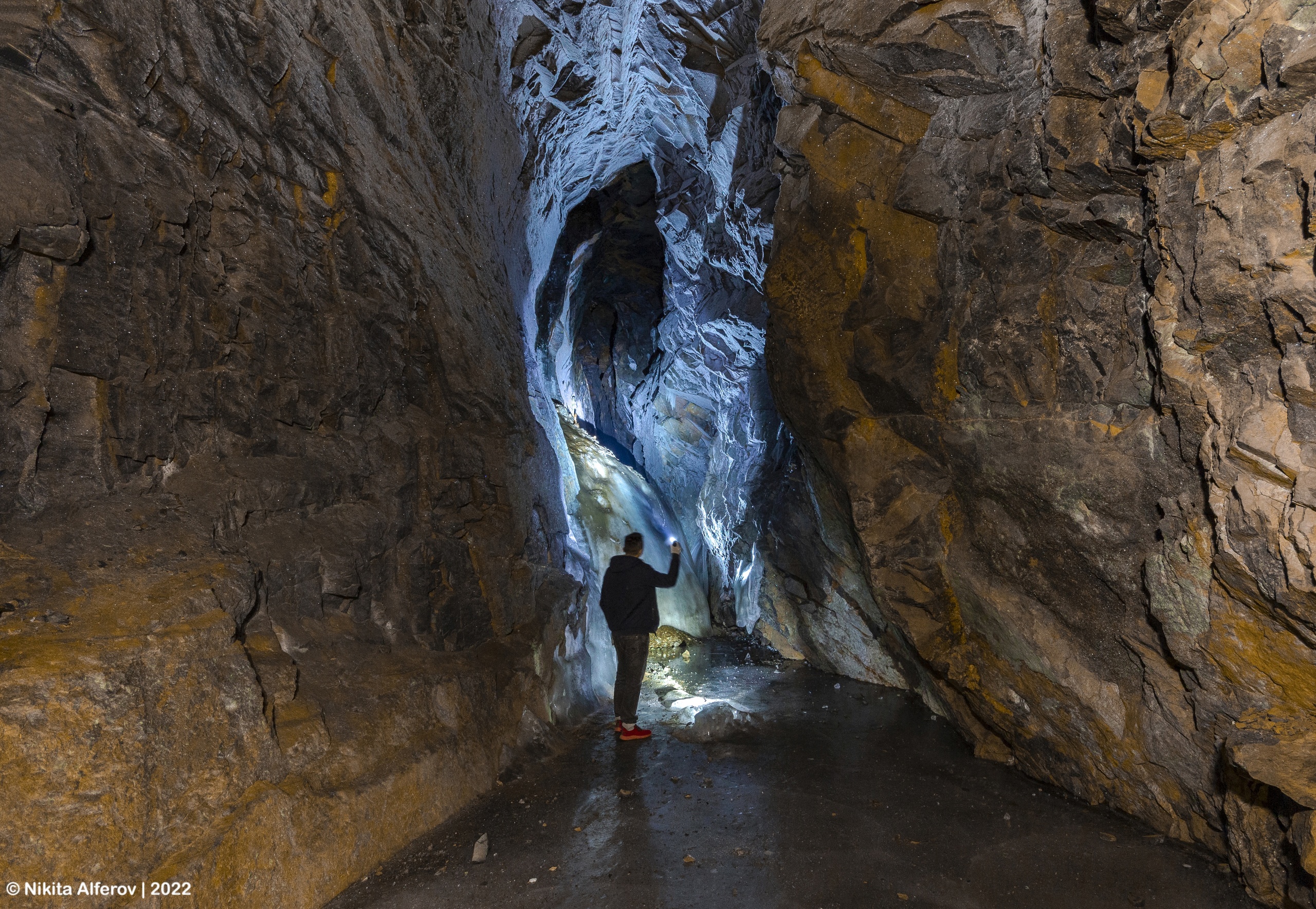 Мурашки по коже: фантастические виды подземного рудника показали на Урале 