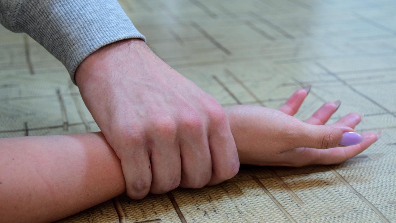 В Челябинске пойдет под суд мать, которая помогла сожителю задушить свою дочь В Челябинске пойдет под суд мать, которая помогла сожителю задушить свою дочь