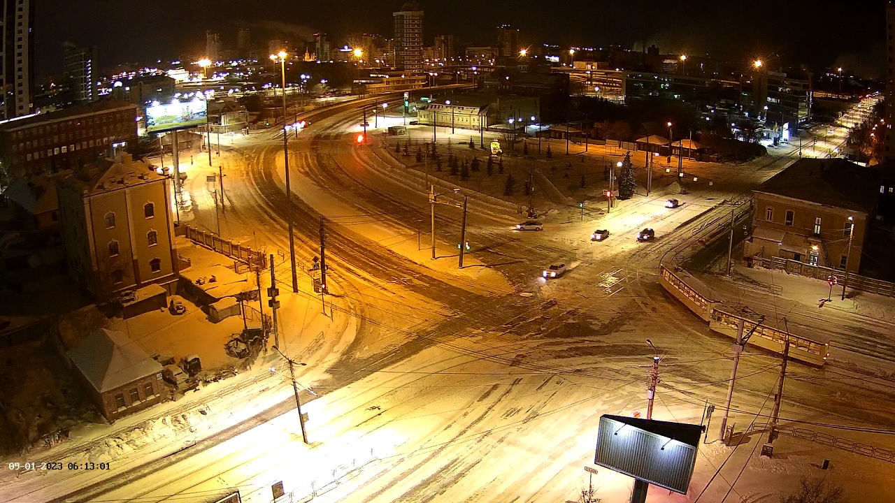 Трамвай сошел с рельсов в центре Челябинска ВИДЕО
