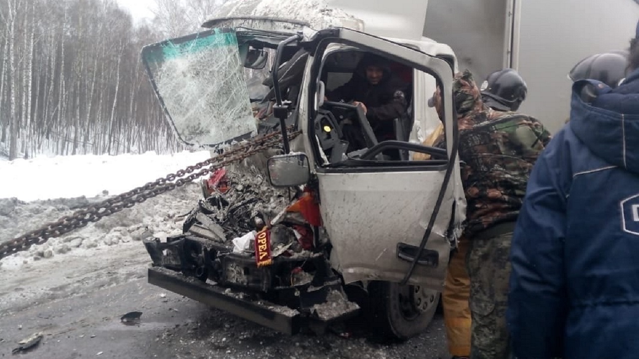 На трассе М5 в Челябинской области столкнулись 6 автомобилей На трассе М5 в Челябинской области столкнулись 6 автомобилей