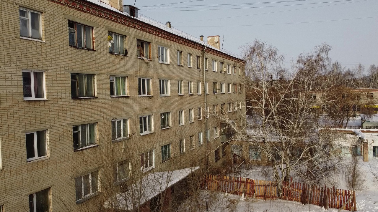 Жители разрушенного общежития в Троицке борются за признание здания аварийным