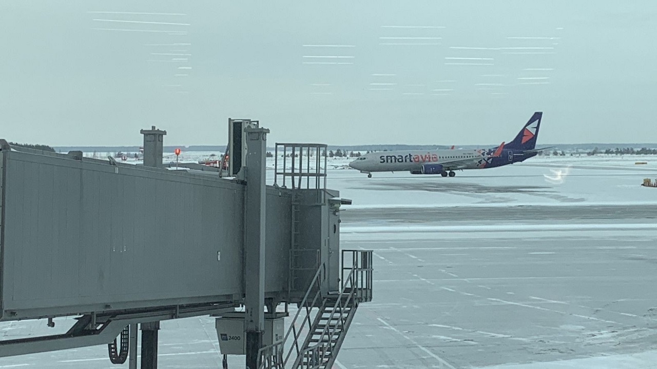 Из-за снегопада в аэропорту Челябинска задержали рейс в Санкт-Петербург
