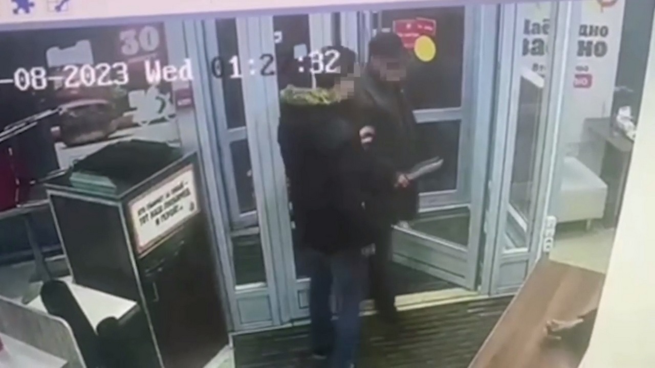 Уроженец Челябинска с ножом напал на сотрудников ресторана в Санкт-Петербурге Уроженец Челябинска с ножом напал на сотрудников ресторана в Санкт-Петербурге