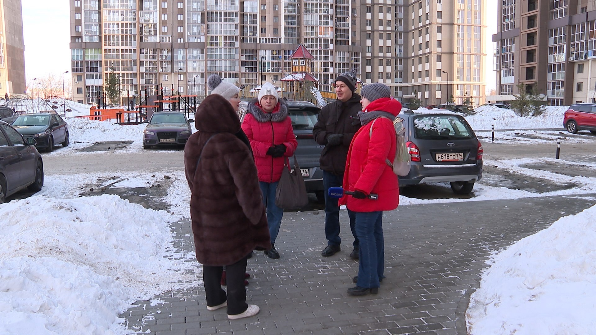Калитка с домофоном стала причиной скандала в ЖК Челябинска: ни проехать, ни пройти