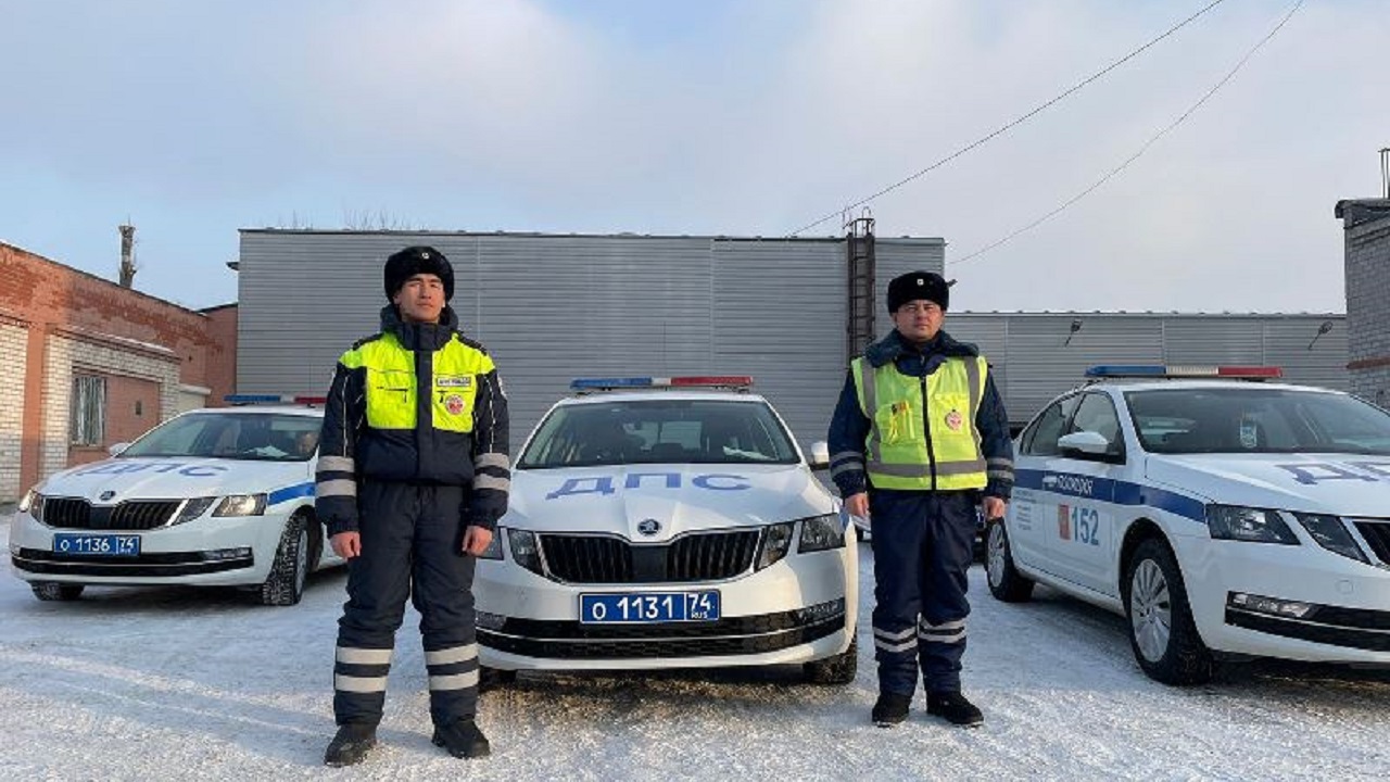 На трассе в Челябинской области спасли женщину, которой была нужна помощь врачей