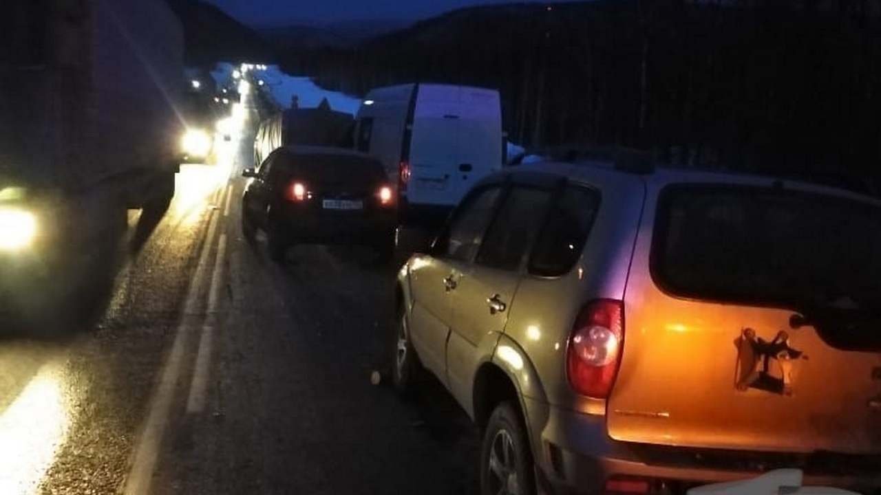 Массовая авария с 4 автомобилями произошла на трассе в Челябинской области