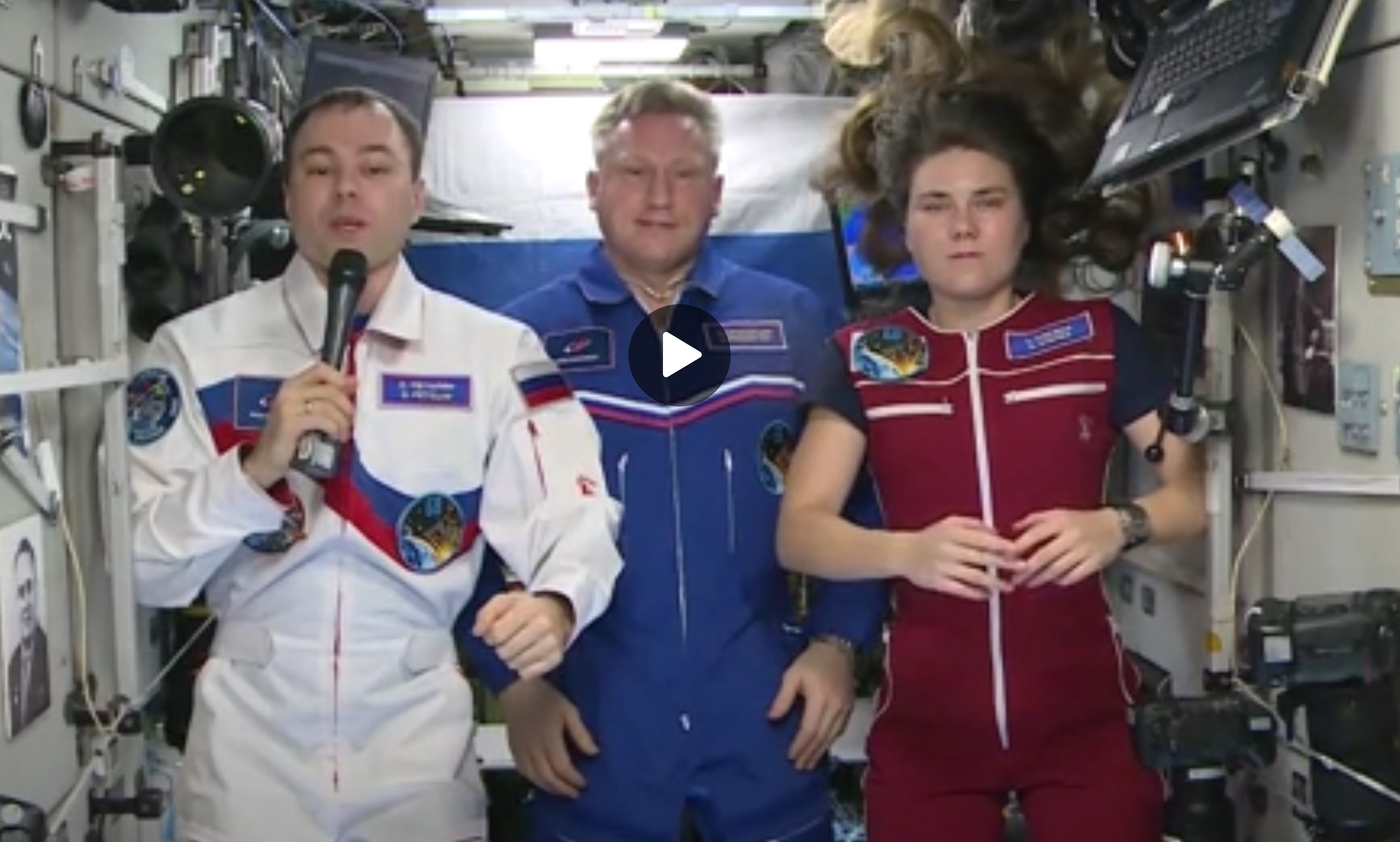 Поздравление из космоса: россияне с орбиты записали видео в честь 23 февраля 