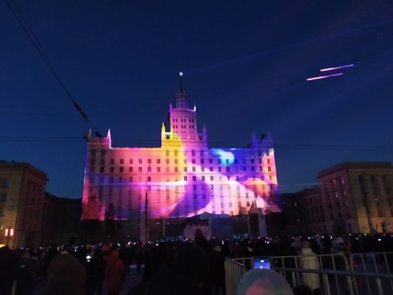 Жители Челябинска увидели уникальное 3D-шоу в честь метеорита 