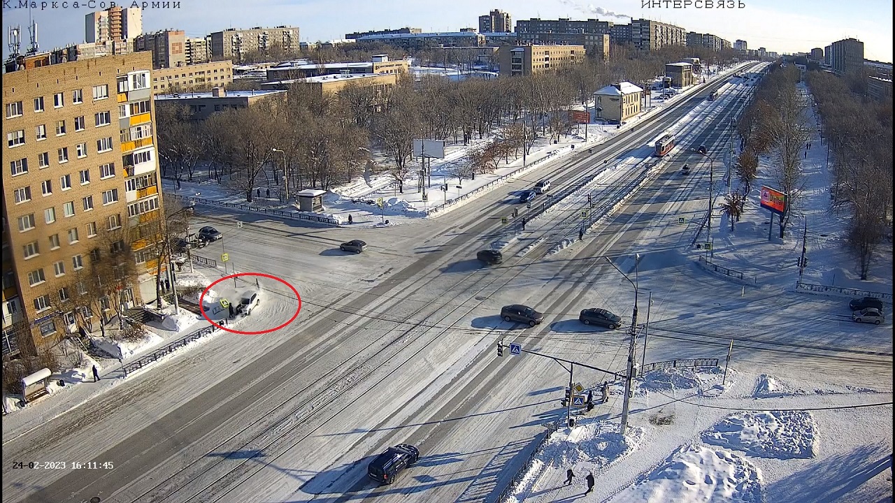 Иномарка сбила двух пешеходов в Магнитогорске