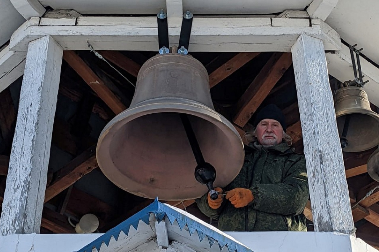 Новый колокол освятили в челябинском монастыре
