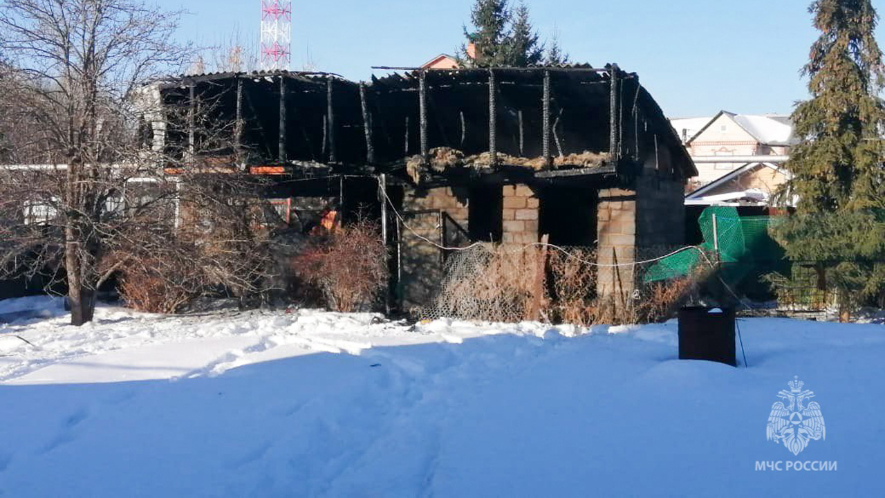 Женщина погибла при пожаре в поселке Челябинской области