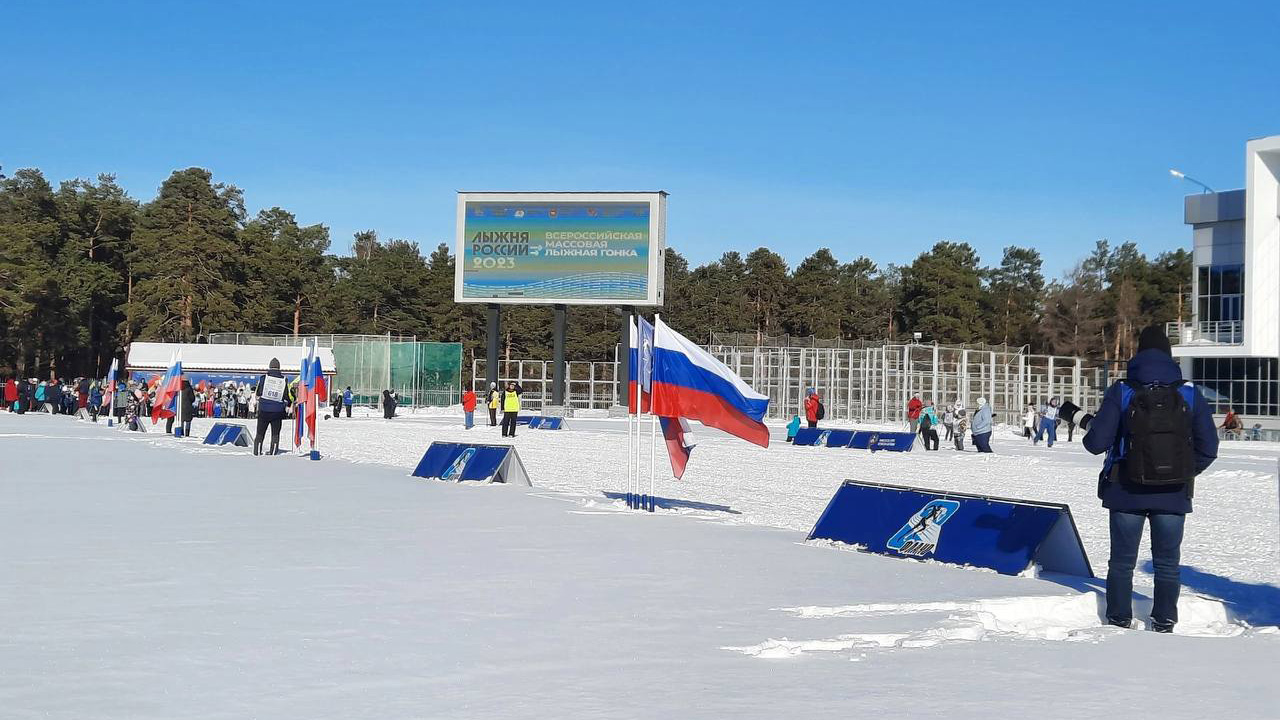 Почти 6 тысяч человек вышли на старт "Лыжни России" в Челябинске