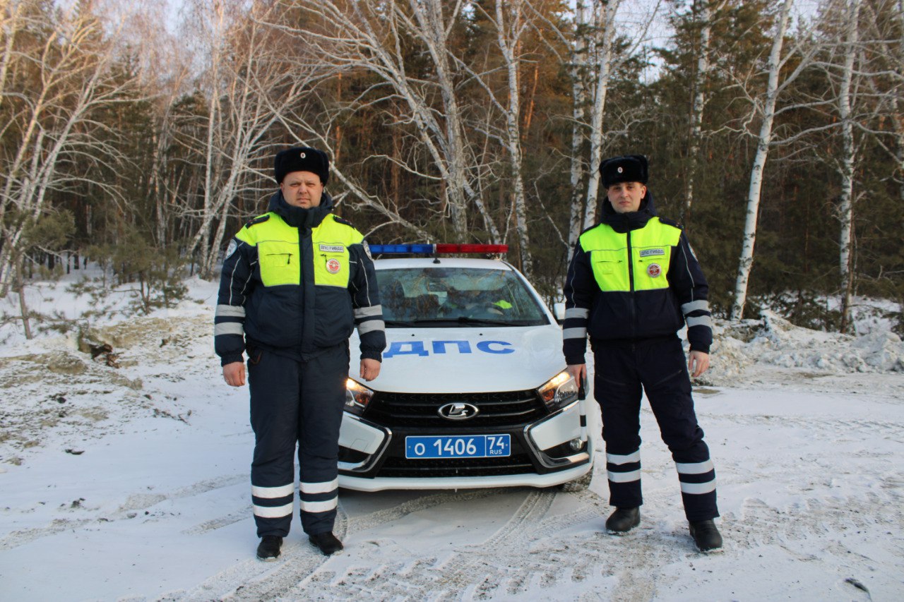 В Челябинской области спасли семью из горящего дома В Челябинской области спасли семью из горящего дома
