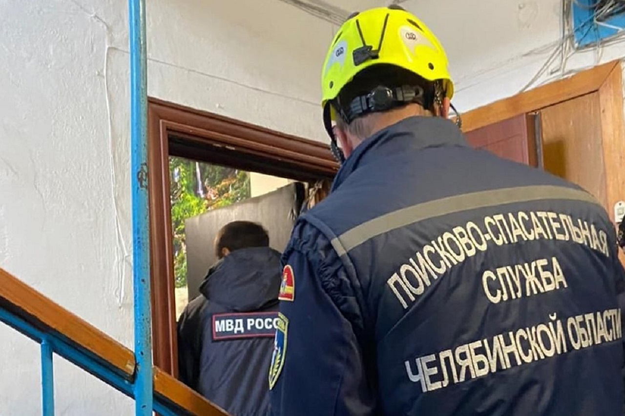 32-летний мужчина найден мертвым в многоэтажке на Южном Урале