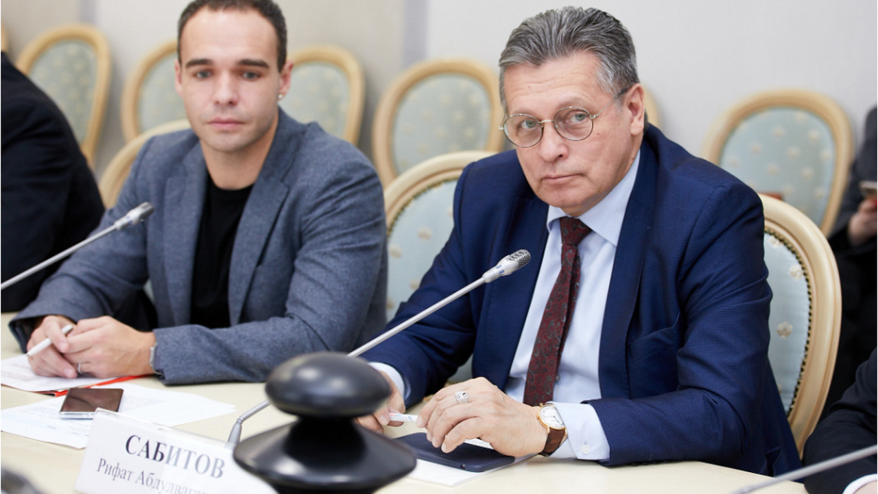 Рифат Сабитов: "Важно научить детей брать из интернета полезную информацию"