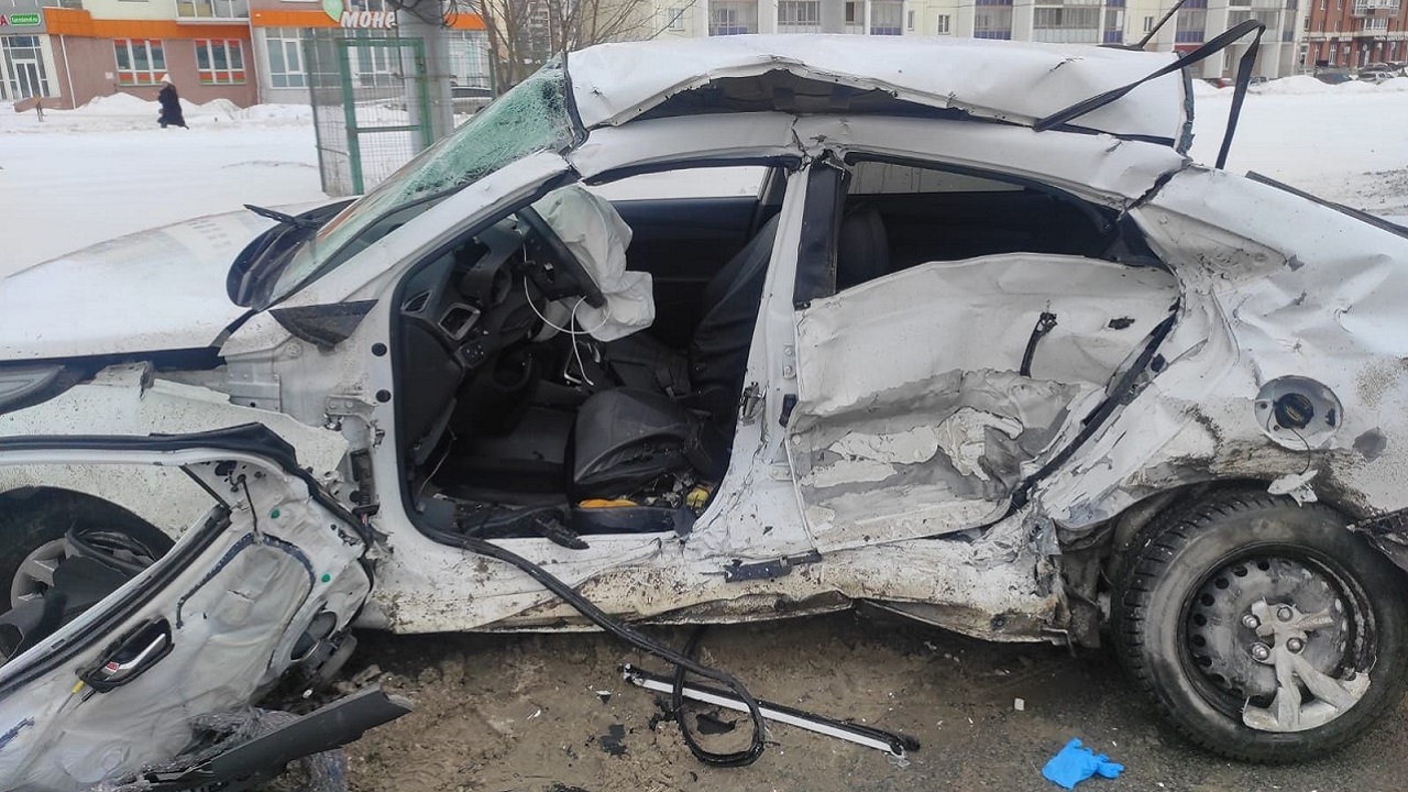 Зажало в салоне: водитель погиб в ДТП в Челябинске