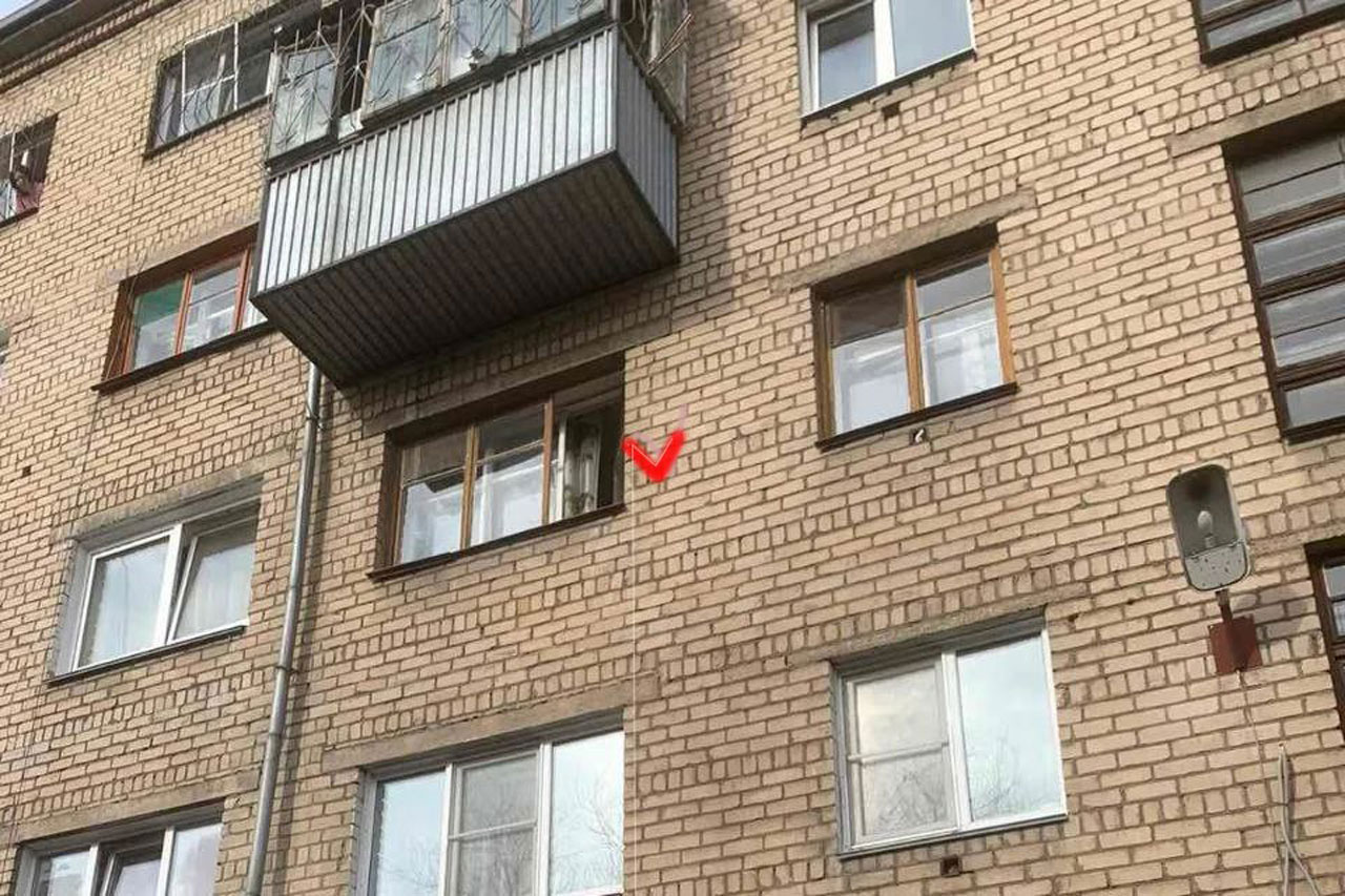 В Челябинске спасли двухлетнего ребенка, который стоял в окне 3-го этажа