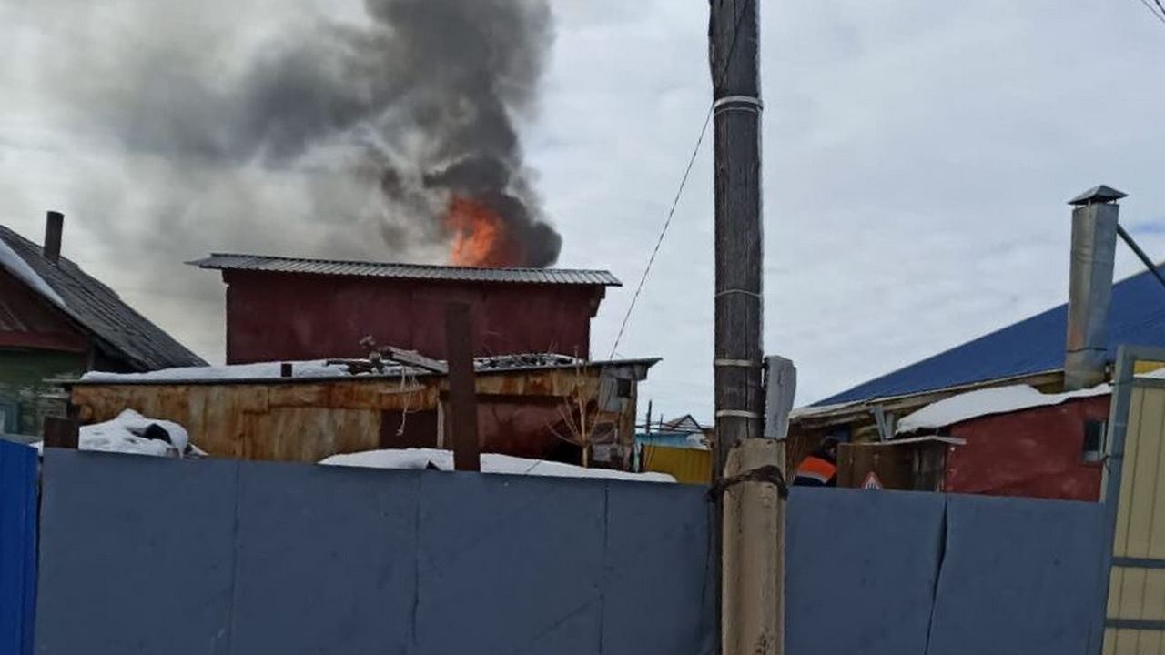 В Челябинской области из-за пожара в бане чуть не загорелись два дома