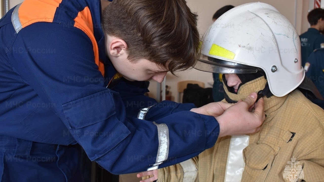 Спасатели-студенты обучают школьников Челябинска действиям в экстренных ситуациях