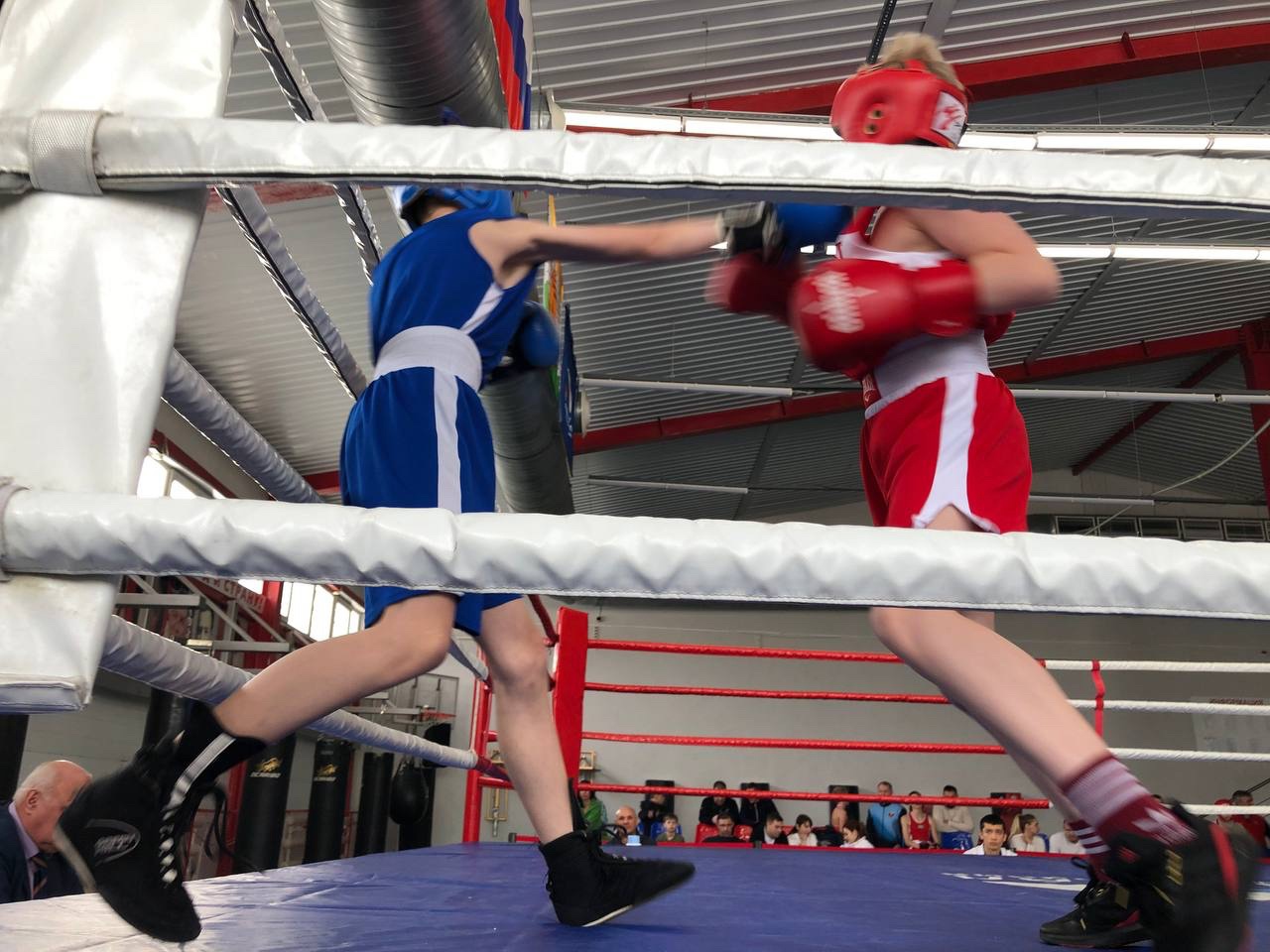 Первый выход на ринг: в Челябинске состоялись соревнования среди юных боксеров