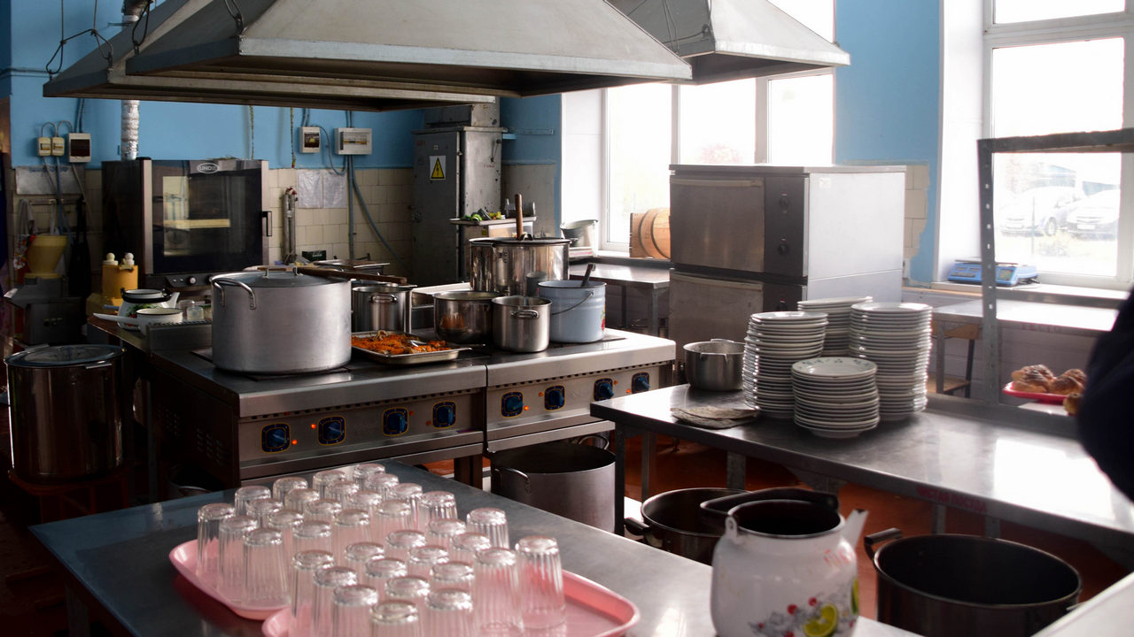 Родителей подключили к контролю качества питания детей в школах Челябинска 