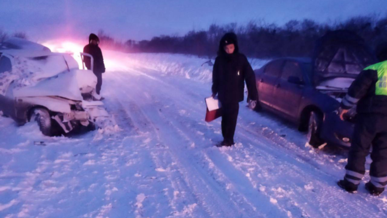 Девушка и 10-летний ребенок погибли в ДТП в Челябинской области Девушка и 10-летний ребенок погибли в ДТП в Челябинской области