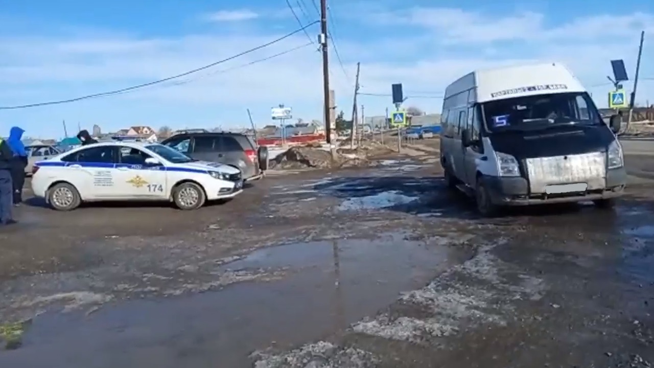 В Челябинской области задержали пьяного водителя маршрутки, который вез 8 человек