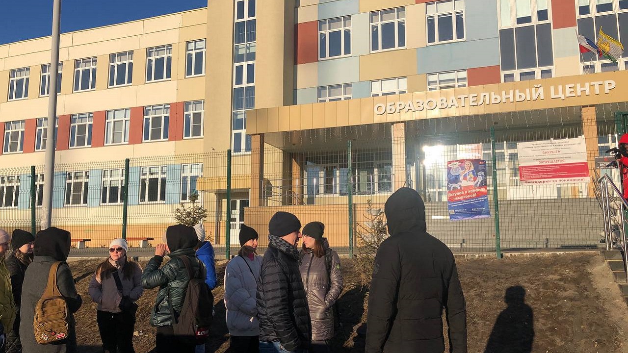 Запись в первые классы началась в школах Челябинска Запись в первые классы началась в школах Челябинска