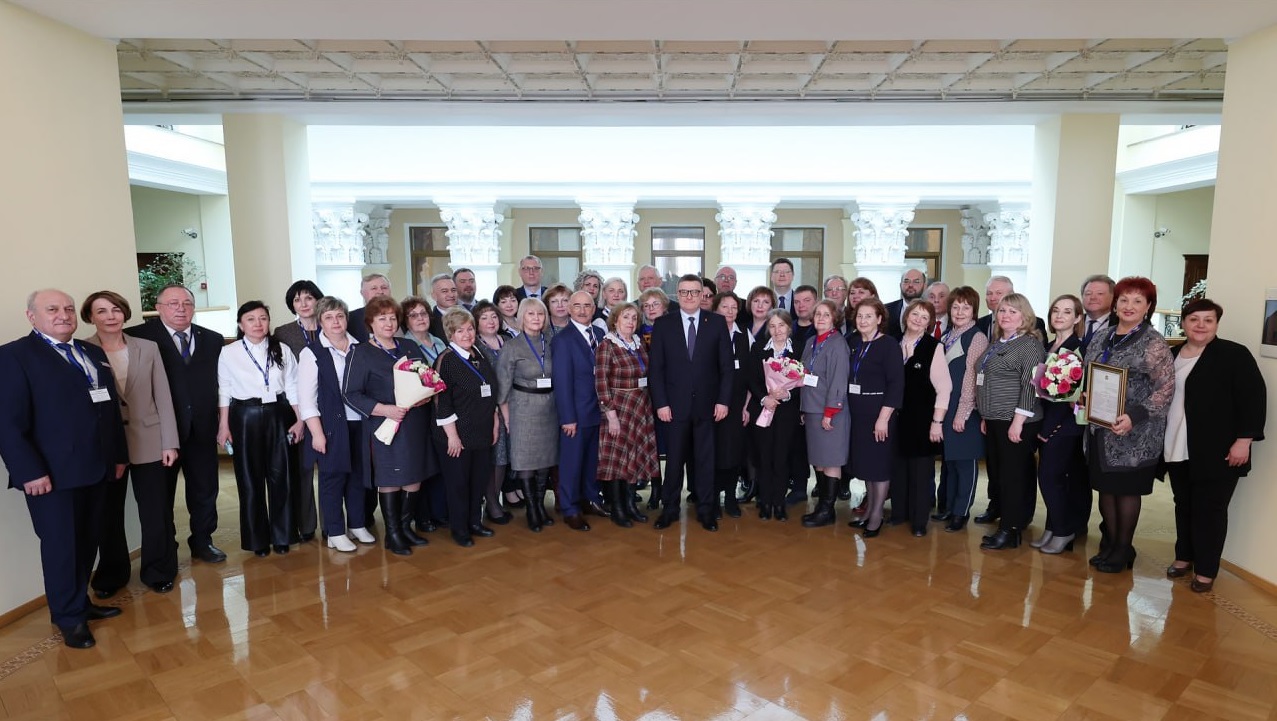 Губернатор Текслер наградил руководителей общественных приемных Челябинской области