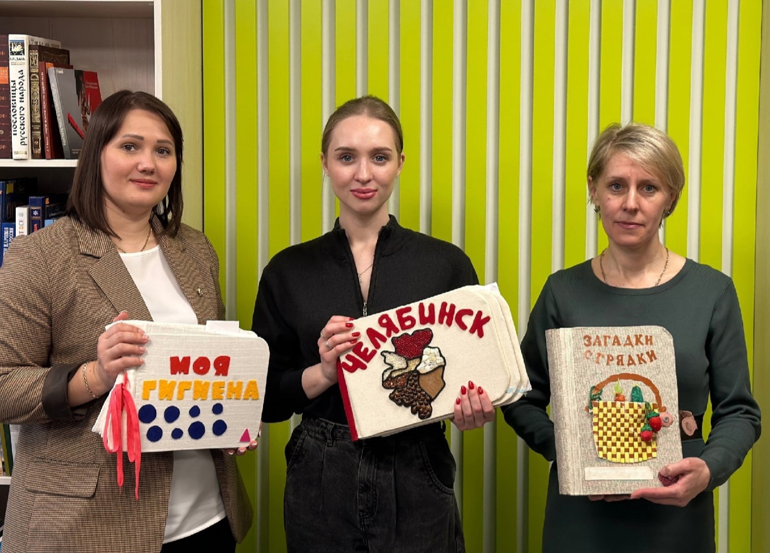 Мягкие страницы и объемные рисунки: челябинцев учат делать книги для слепых 