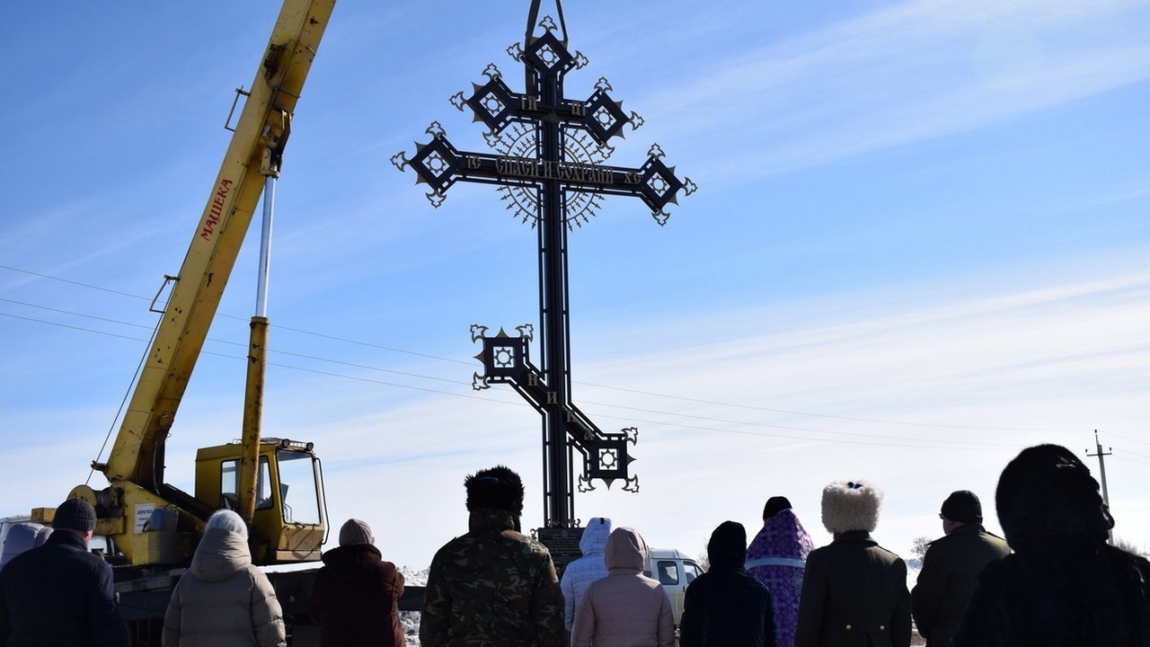 Поклонный крест установили в Челябинской области