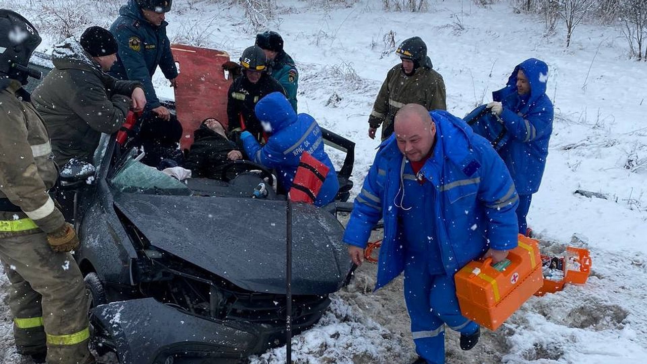 Массовая авария с тремя пострадавшими произошла в Челябинской области