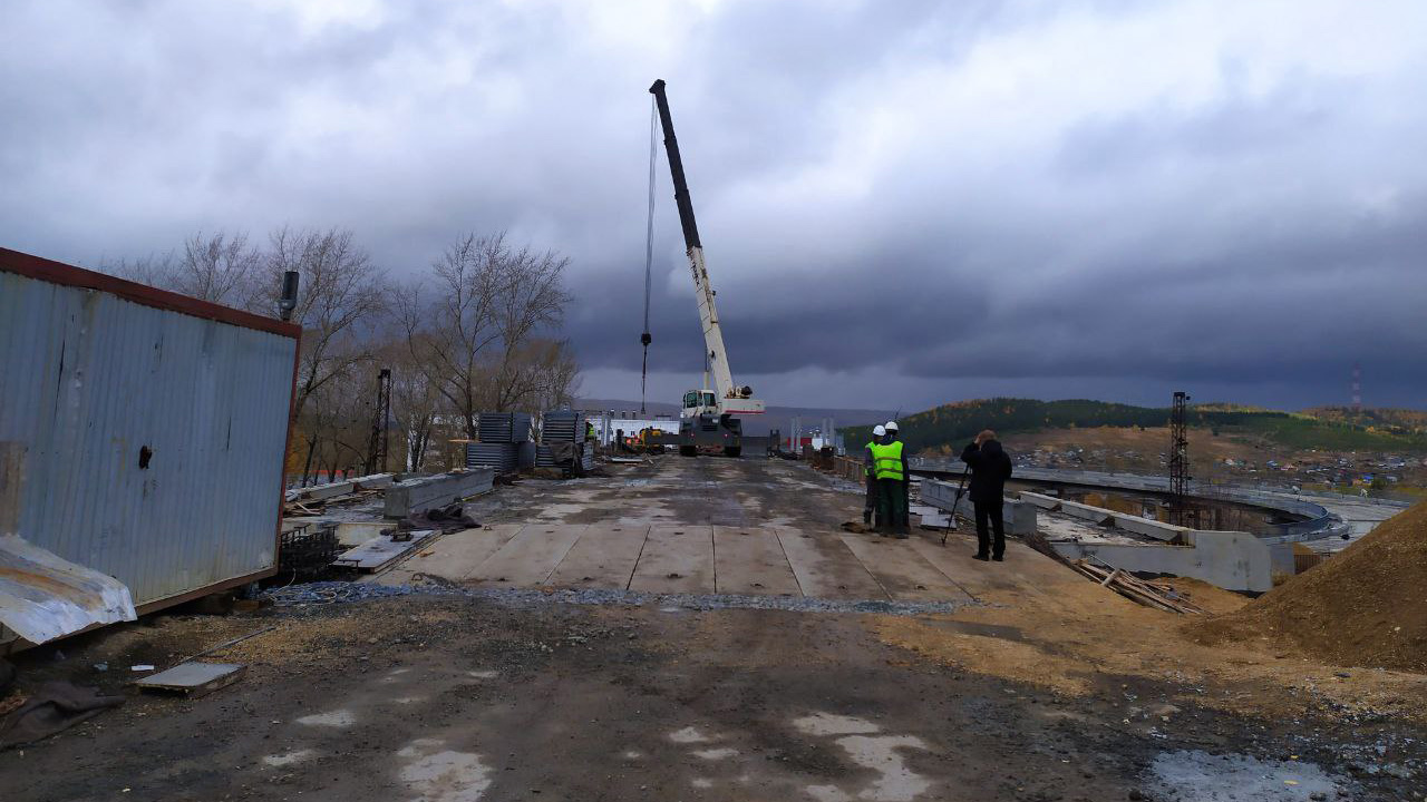 Строительство спирального моста возобновили в Челябинской области