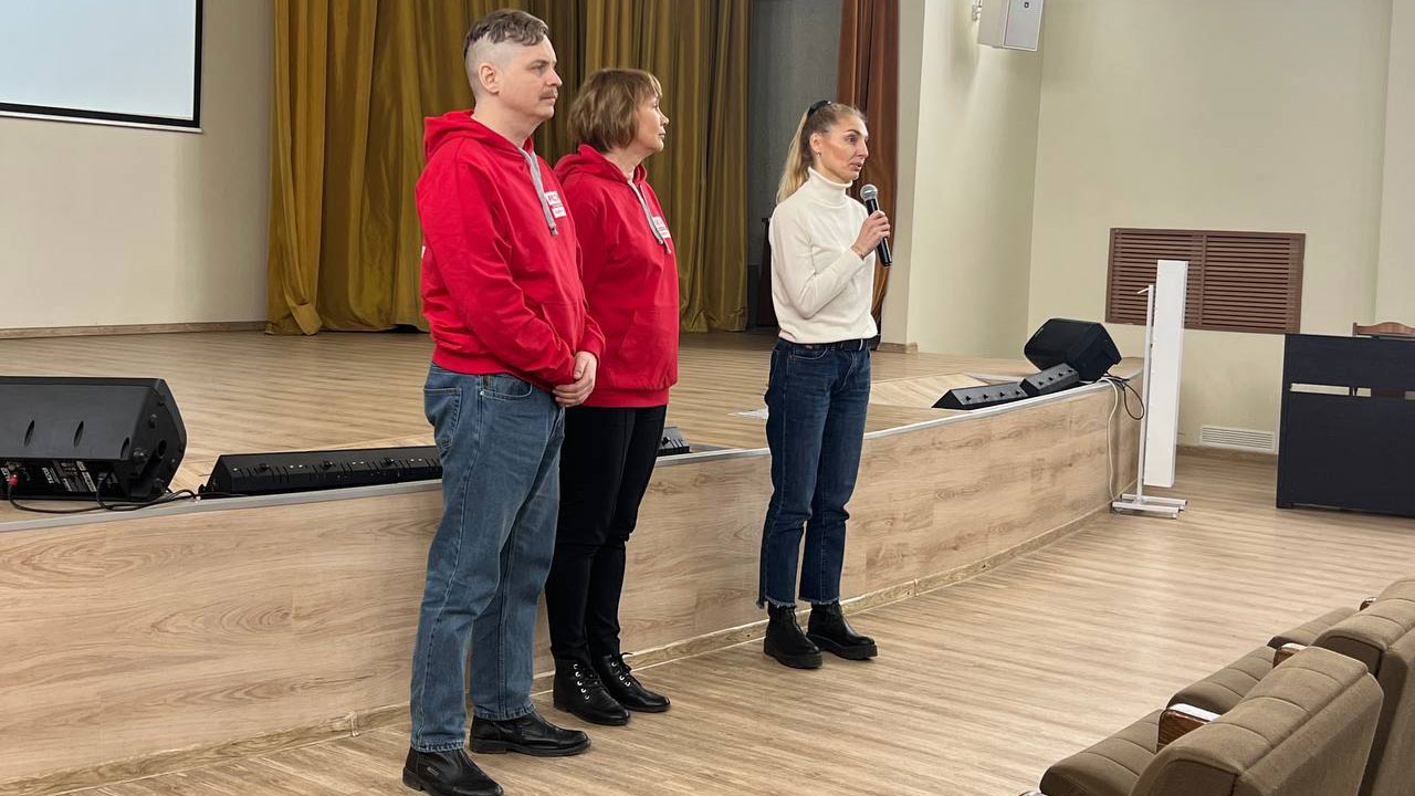 Документальный фильм "Донбасс, Челябинск с тобой" начали показывать в школах Документальный фильм "Донбасс, Челябинск с тобой" начали показывать в школах