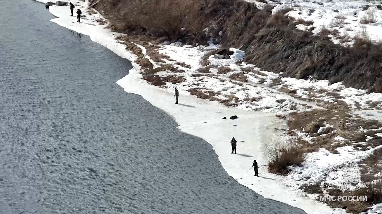 МЧС показало видео с опасной рыбалкой на реке в центре Челябинска