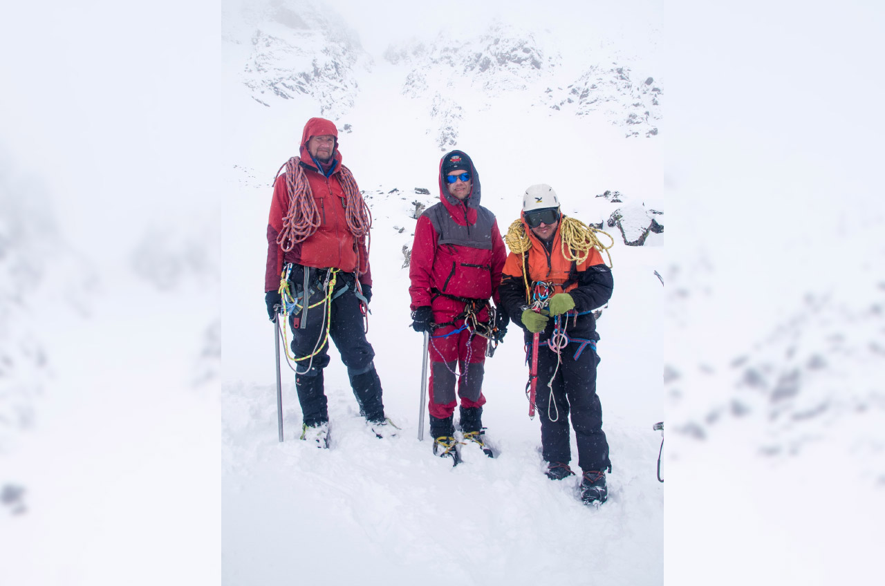 Туристы из Челябинска преодолели гигантские ступени ледопадов в Забайкалье