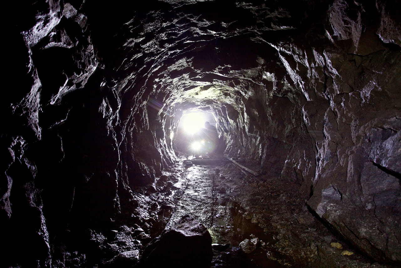 Хрупкая красота: в штольнях Челябинской области выросли ледяные фигуры